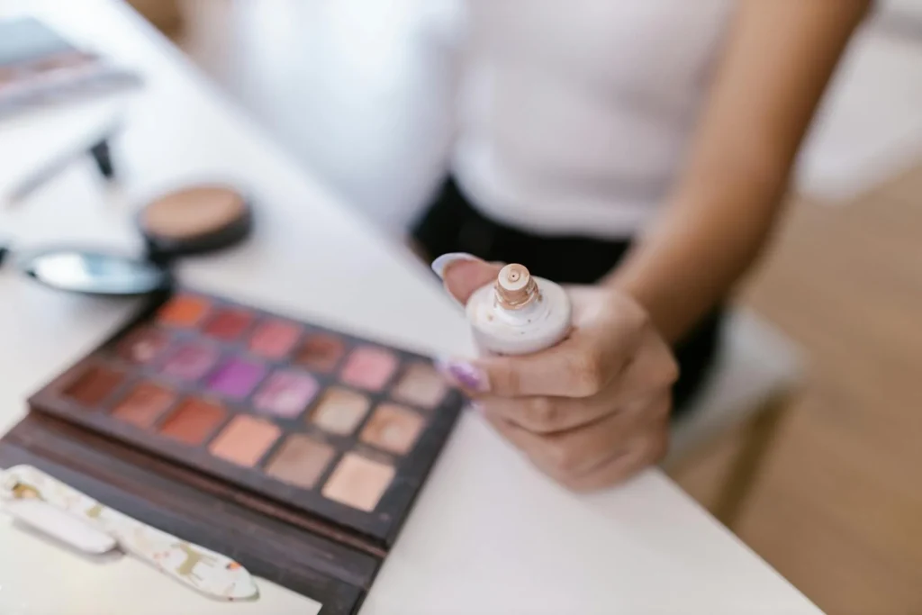 qué base de maquillaje es mejor para la piel grasa en mujeres
