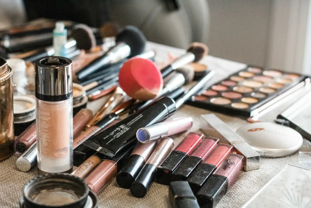 qué base de maquillaje es mejor para la piel grasa en mujeres